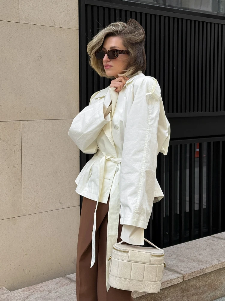 

Тонкий короткий плащ в стиле ретро с однотонными лацканами, женские шикарные повседневные свободные однобортные куртки с поясом, женская универсальная уличная верхняя одежда 2025 г.