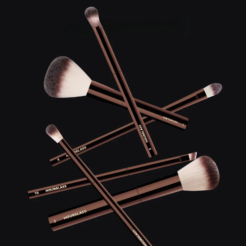 Pędzel do makijażu Hourglass - nr 2 do podkładu/różu, miękki i przyjazny dla skóry włosie z włókien, modny design, pojedynczy pędzel do twarzy.