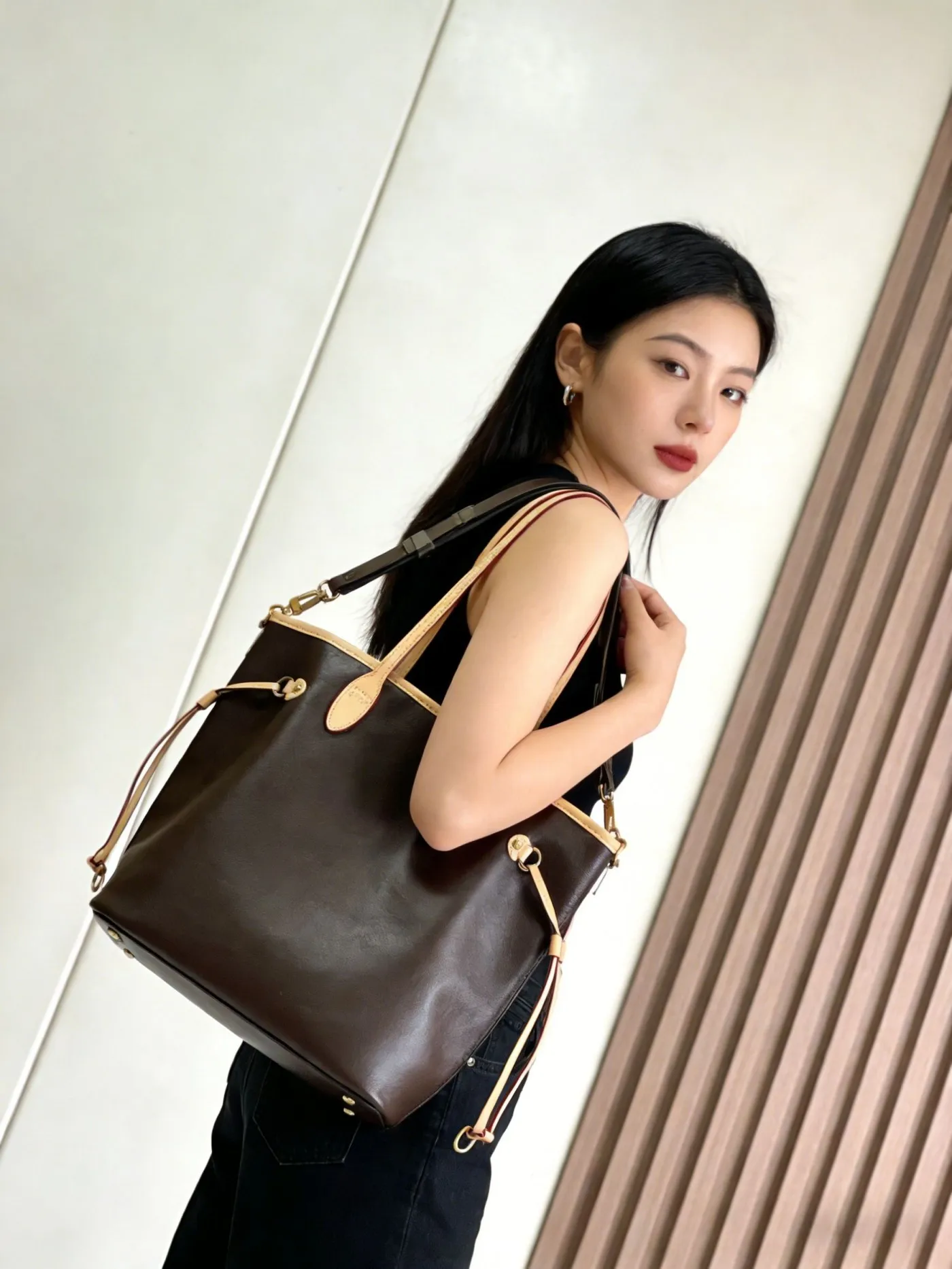 

Classic Dark Brown Tote Bag for Women Structured Shape with Gold Hardware Top Handle Shoulder Bag