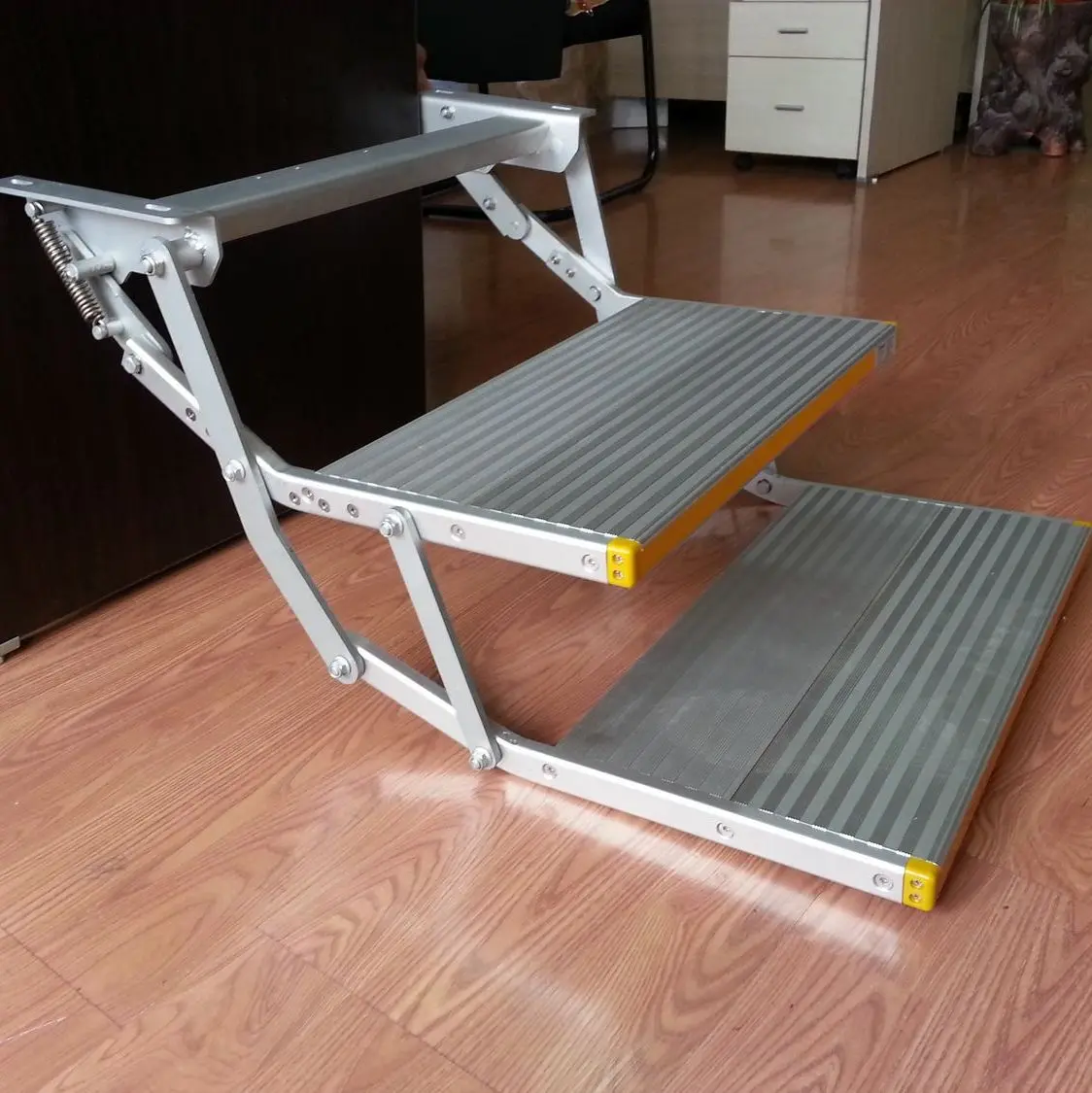 

ES-F-D-600-M Aluminium Manual Double Folding Step For Motorhome And Trailer