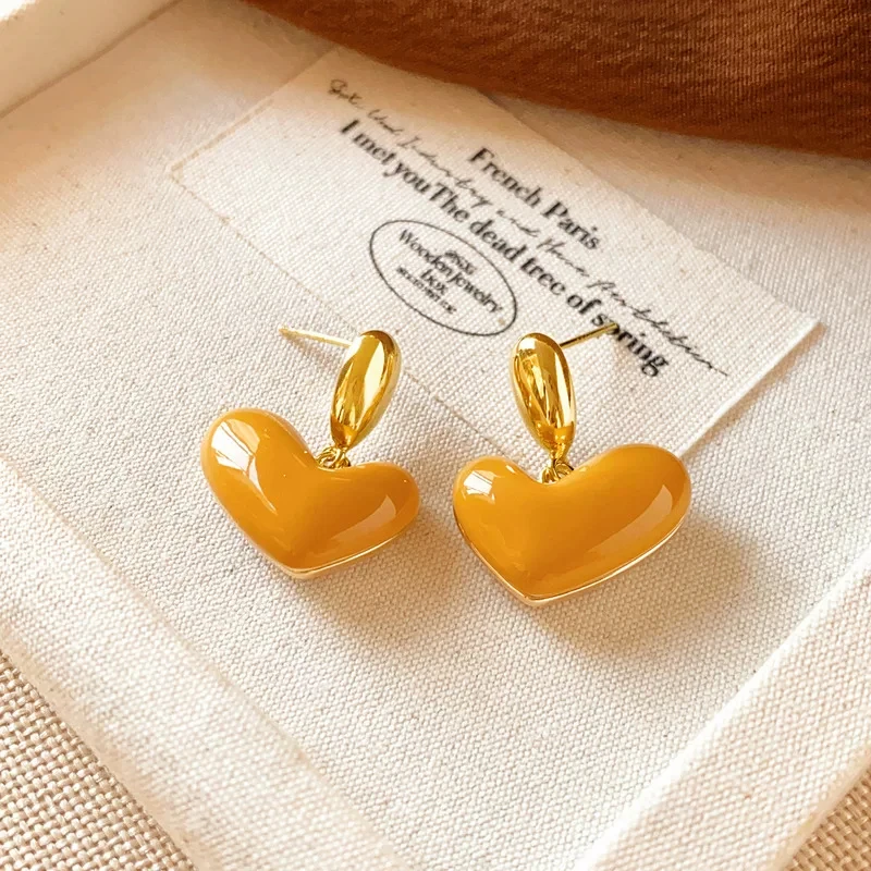 aretes-de-corazon-amarillo-Unicos-de-disenador-raytimone-hermosas-joyas-modernas-diseno-original-aretes-nuevos-y-modernos