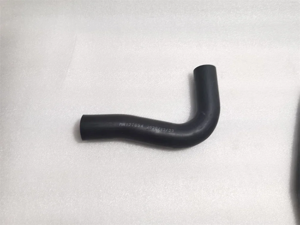 1 or 2 Pcs Radiator Upper or Lower Hose for Pajero V30 V20 Tank Coolant Pipe for Montero V40 Radiator Tube MR127894 MR204324