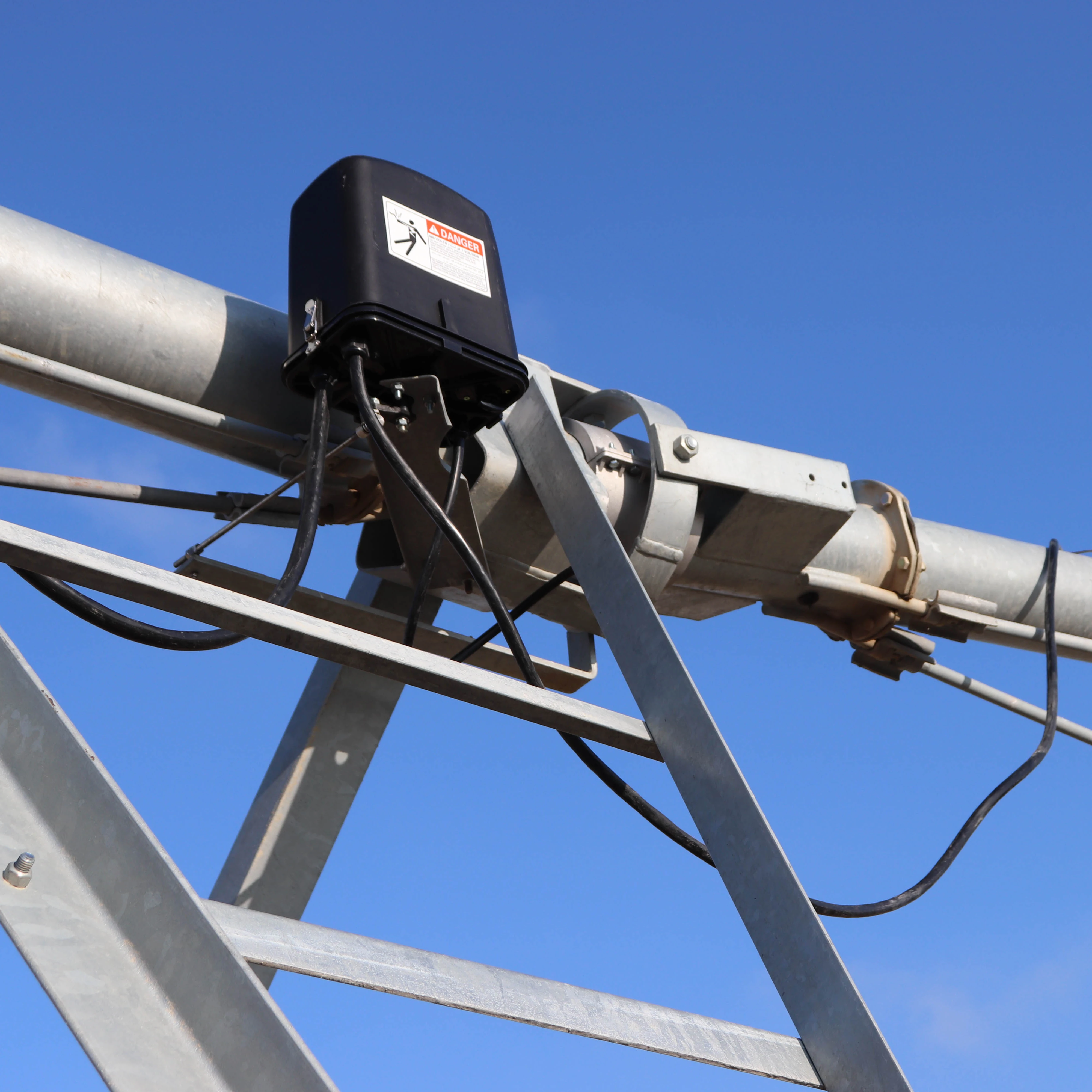 ระบบชลประทานแบบพุ่งตรงกลางชนิดทาวเวอร์บ็อกซ์ระดับกลาง