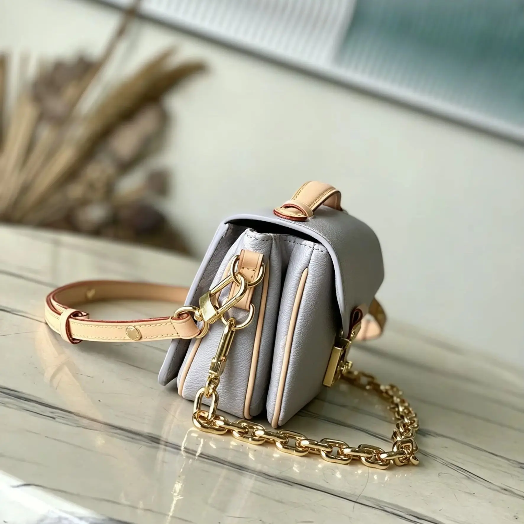 Light Grey Color Block Flap Crossbody Bag, Women Grain Leather Mini Organizer Shoulder Handbag with Gold Chain Strap