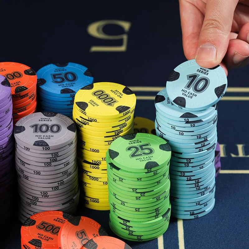 10pcs 39mm Carving Ceramic Poker Chips Texas Hold'em Ceramic Chip Face Value Poker ClubPoker Coin Poker Exclusive Board Game