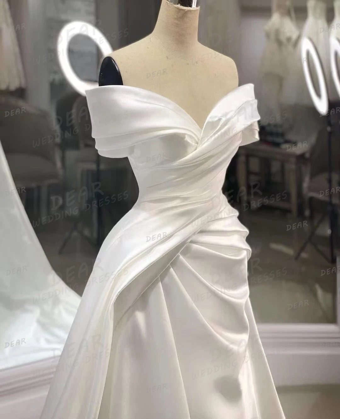 Vestidos de casamento plissados cetim para mulheres, linha A, fora do ombro, vestidos de noiva, gola V, bonito e elegante, sexy e elegante, 2024