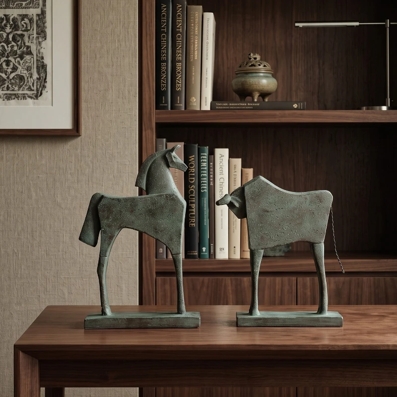Retro Cow and Horse Decorative Sculptures Abstract Art Resin Animal Ornaments Showroom Wine Cabinets Entrance Decorations