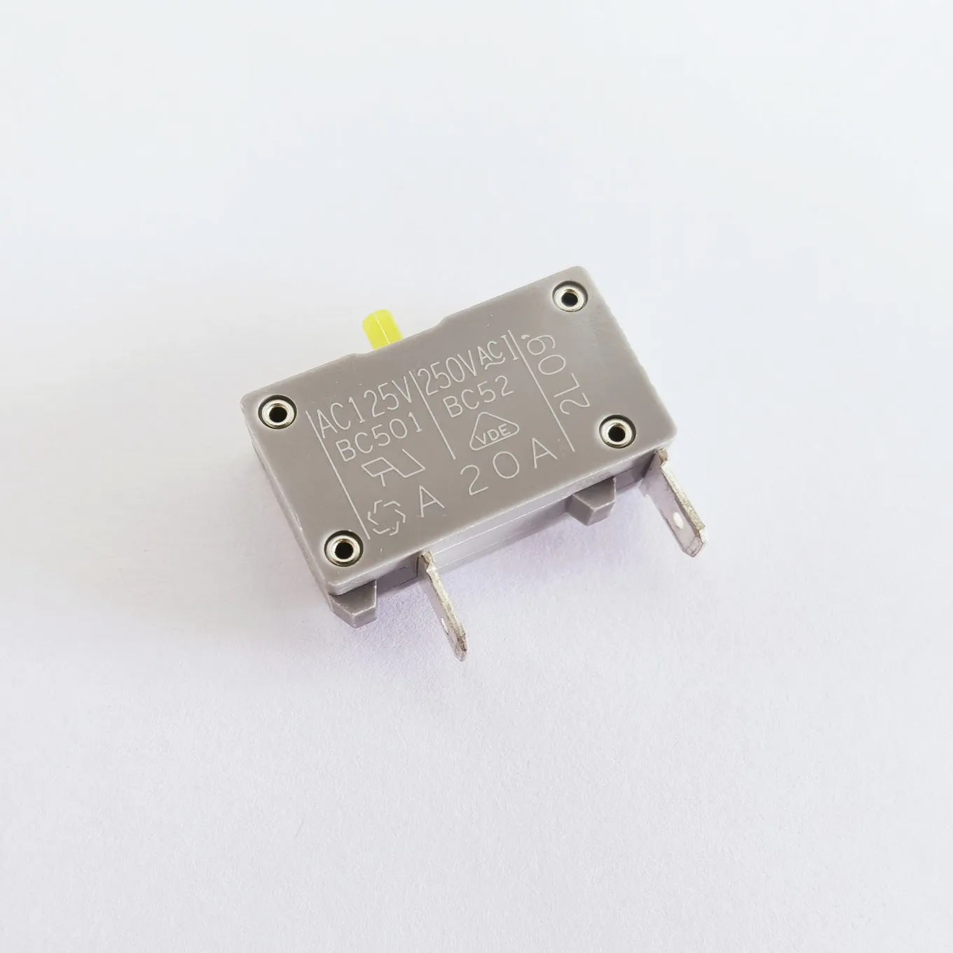 

Original new 100% pull switch overload leakage switch AC125V 20A BC501 BC52