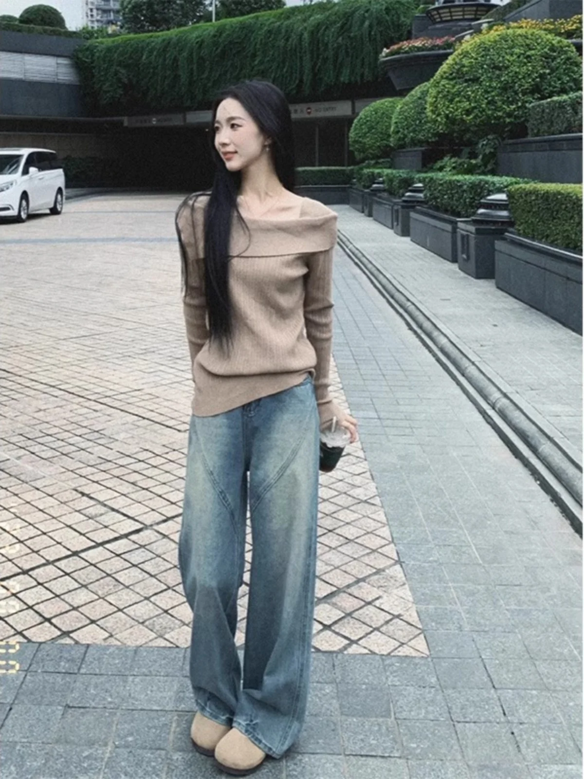 

Khaki One-Shoulder Low-Neck Knitted Top Women's Slim Fit Short Inner Wear Base Shoulder Sweater Commute Style Korean Version