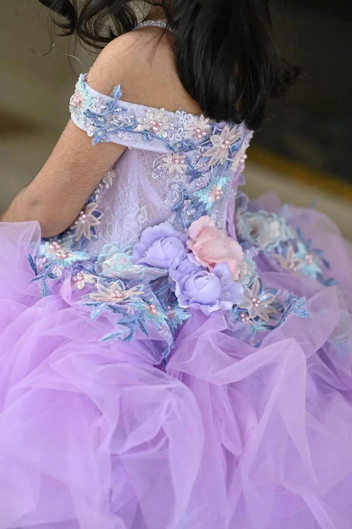 Luxuriöse lila Blumenmädchenkleider für Hochzeit, Blumenspitze, Applikationen, Mädchen, Kindergeburtstag, Erstkommunion, maßgeschneidert