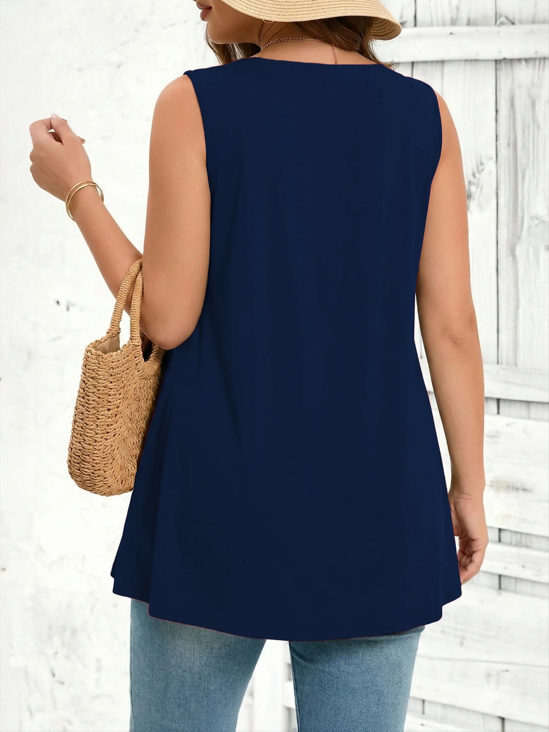 Schickes ärmelloses Oberteil mit Wellenausschnitt für Damen in großen Größen für sommerliche Vibes – Detail 16