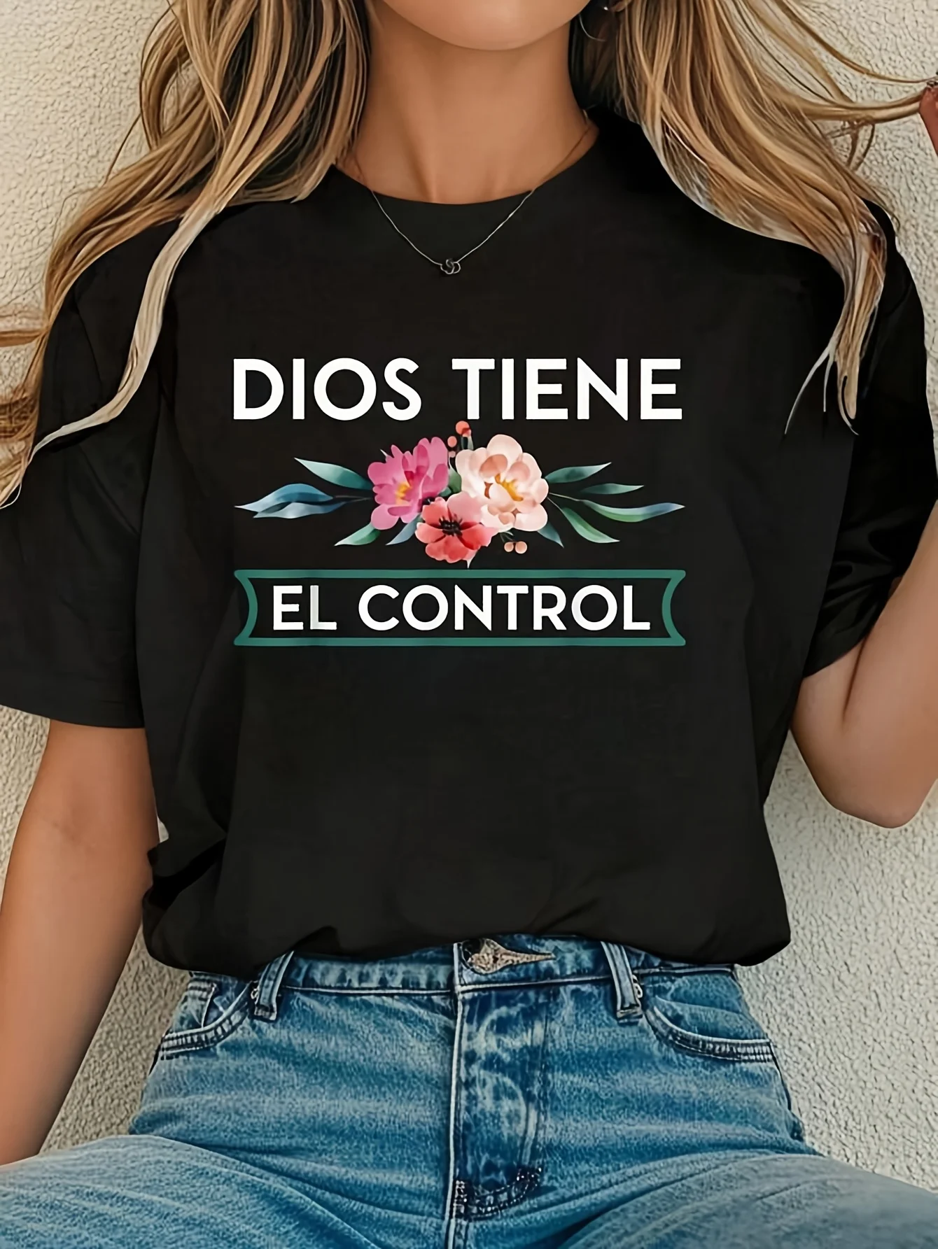 Women Christian Spanish Bible Verse T Shirt Dios Tiene El Control Inspirational Faith Floral Wreath Cross Print Soft