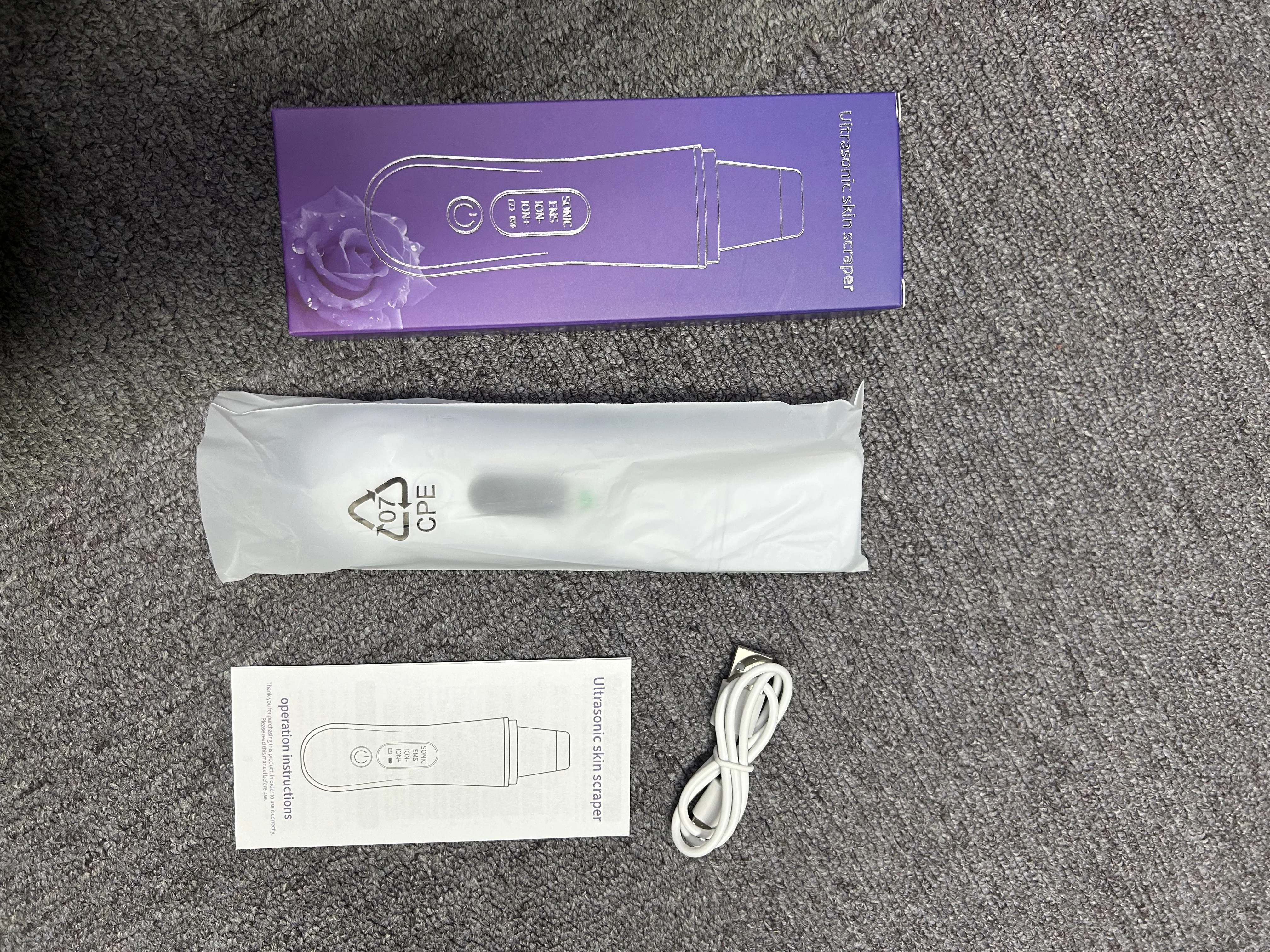 Ultrasone huidscrubber Huidspatel Ion Diepe gezichtsreiniging 4-modi Gezichtslifting Ultrasone reiniger Peeling Huidverzorgingsapparaat