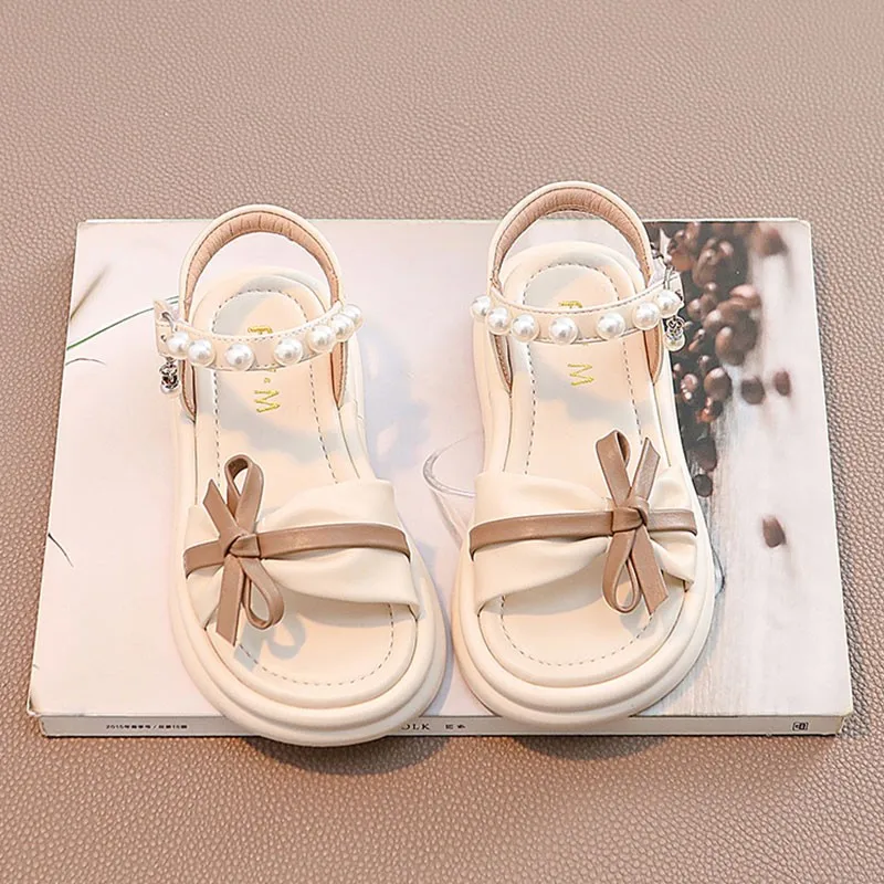 

Детская повседневная обувь, сандалии с жемчужным бантом, летняя обувь из искусственной кожи для девочек, бежевые, фиолетовые туфли на липучке с мягкой подошвой, размер 23-37