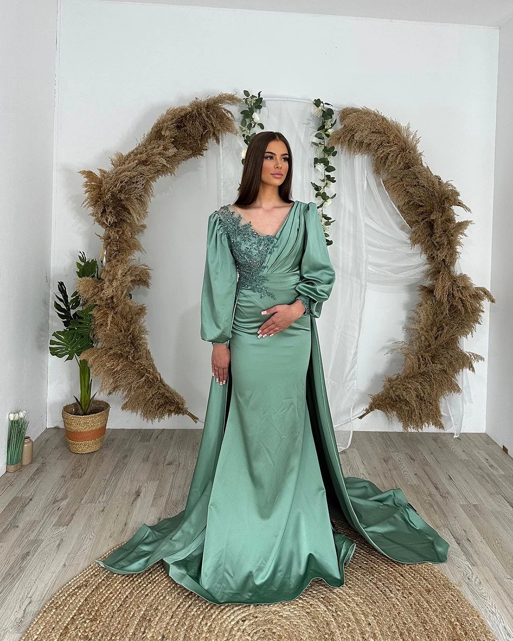 Verngo Long Puff Sleeves Dresses For Women 2023 V-neck Appliques Crystal Party Gown Draped Train A Line GreenEvening Dresses