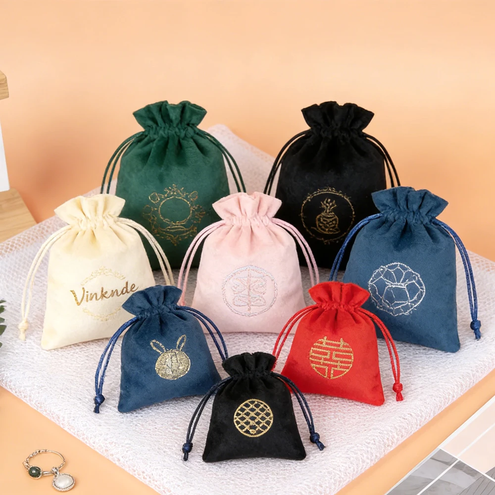 

Custom Velvet Jewelry Display Bag 7x9cm Drawstring Pouch for Charms Earrings Ring Bracelet Packaging Sachet Christmas Gift Bags