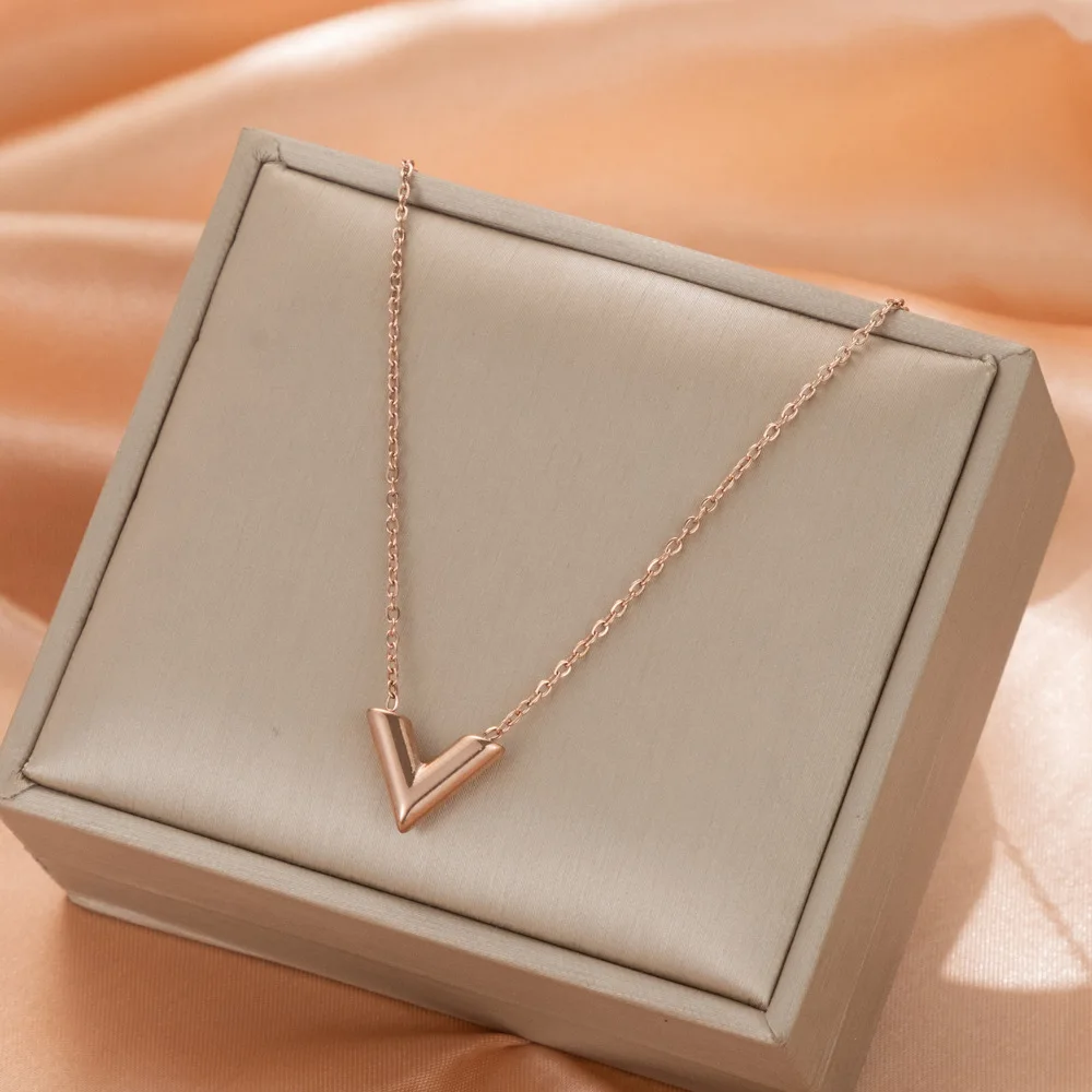 2023 New Creative V-shaped Pendant Necklace For Women Fashion Trend Ladies Alloy Neck Link Jewelry Factory Direct Sales