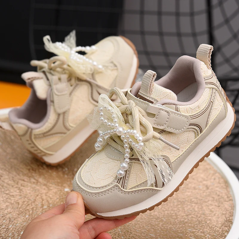 

Girls' moral training shoes 2025 Spring and Autumn new children's sports shoes Fashion pearl princess style white shoes Versatil