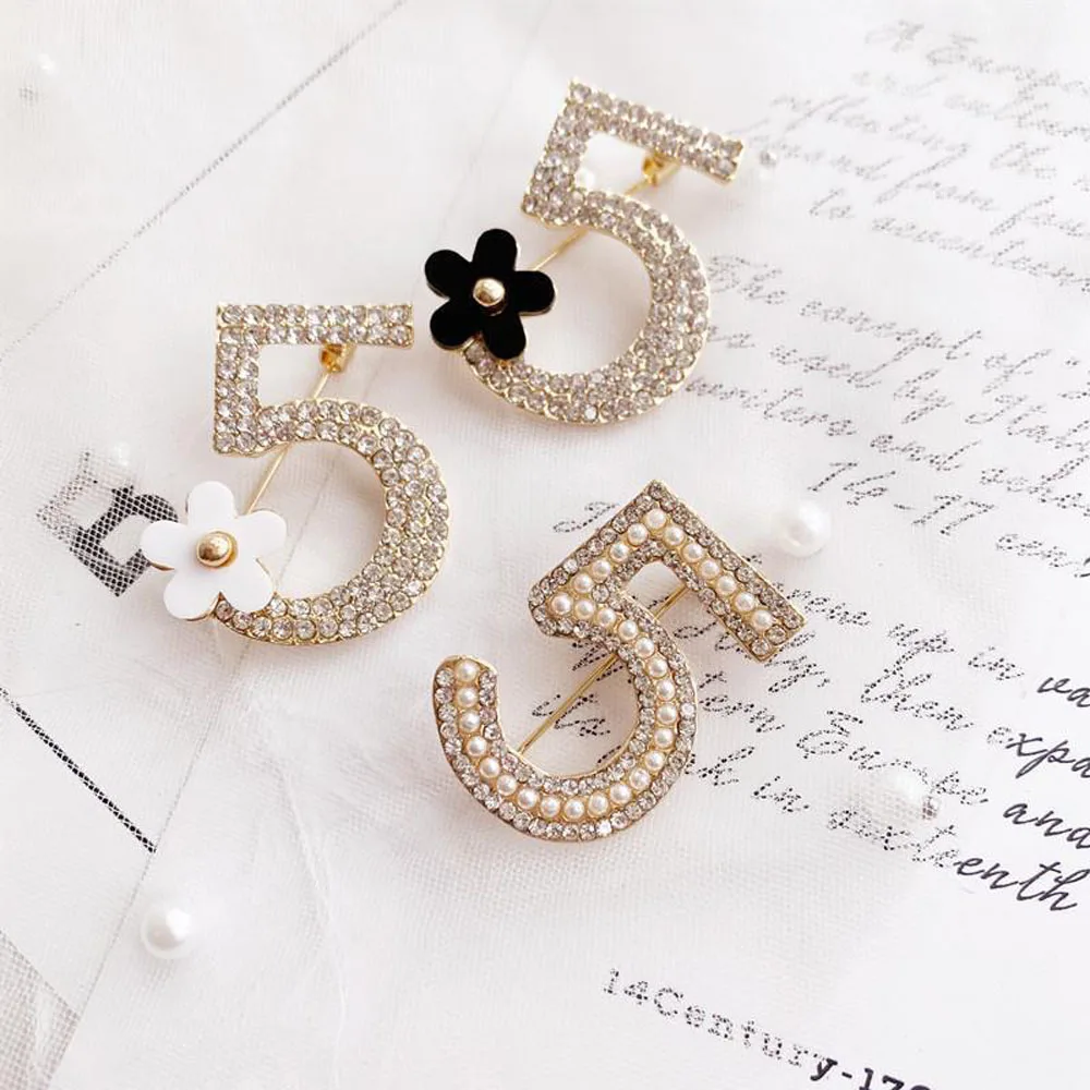 Number 5 Brooch Faux Pearl Boutonniere Numeric Lapel Pin Digit Five Badge Vintage Crystal Brooch Floral Breastpin For Retro Coat