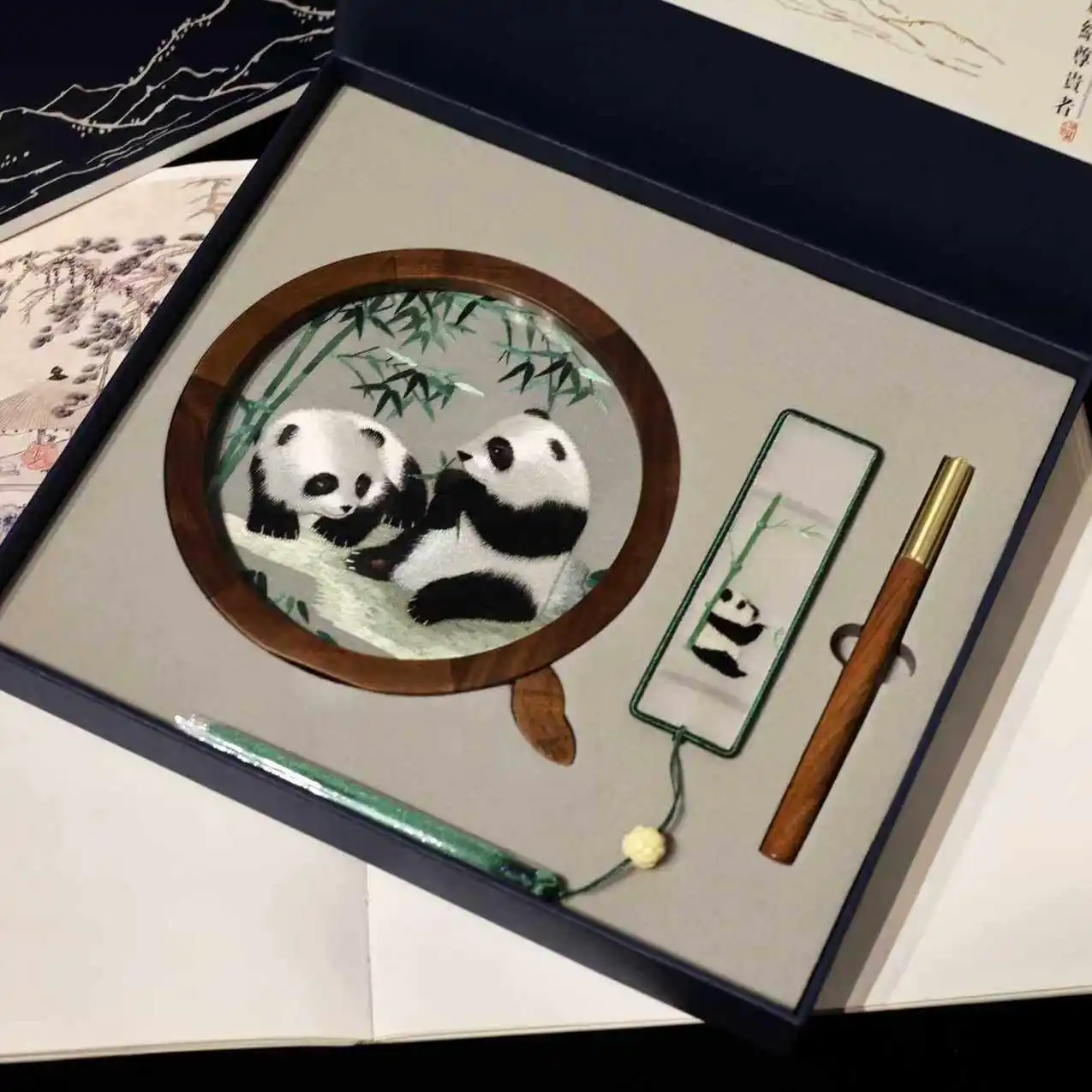 Suzhou Double Sided Embroidery Gift Box Walnut Decoration Handmade Bookmark for Foreigners Business Partner Table