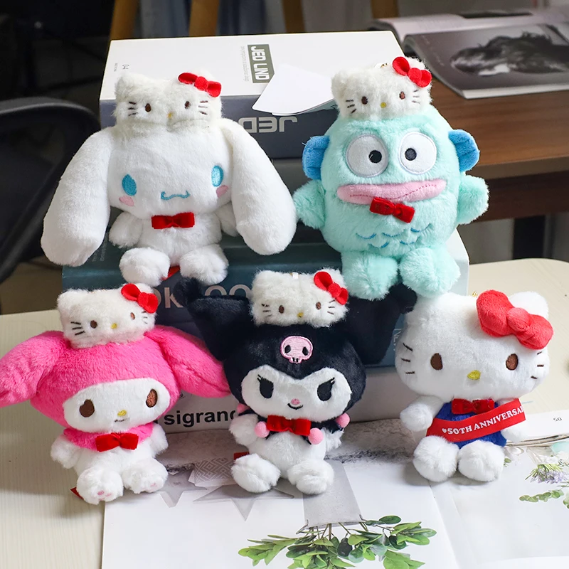 Ciondoli in peluche Sanrio 50th Anniversary Kuromi Ciondoli in peluche Cute My Melody Cinnamoroll Peluche Doll Charm Bag Appendini Portachiavi Regalo