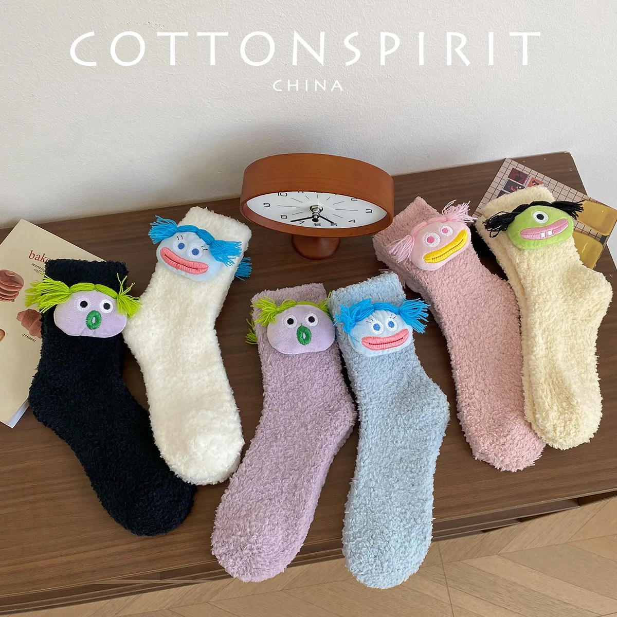 Интересные носки на осень и зиму, носки из кораллового флиса, носки до середины икры для сна, плюшевые носки, новогодние носки для девочек.