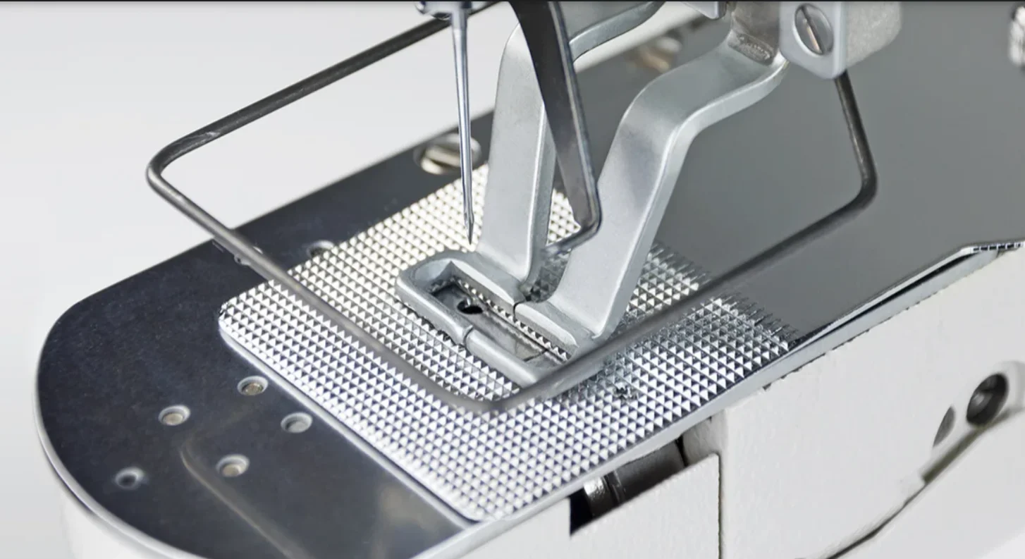 GT690DF High Speed Electronic Direct-drive Lockstitch Bar-tacking Sewing Machine