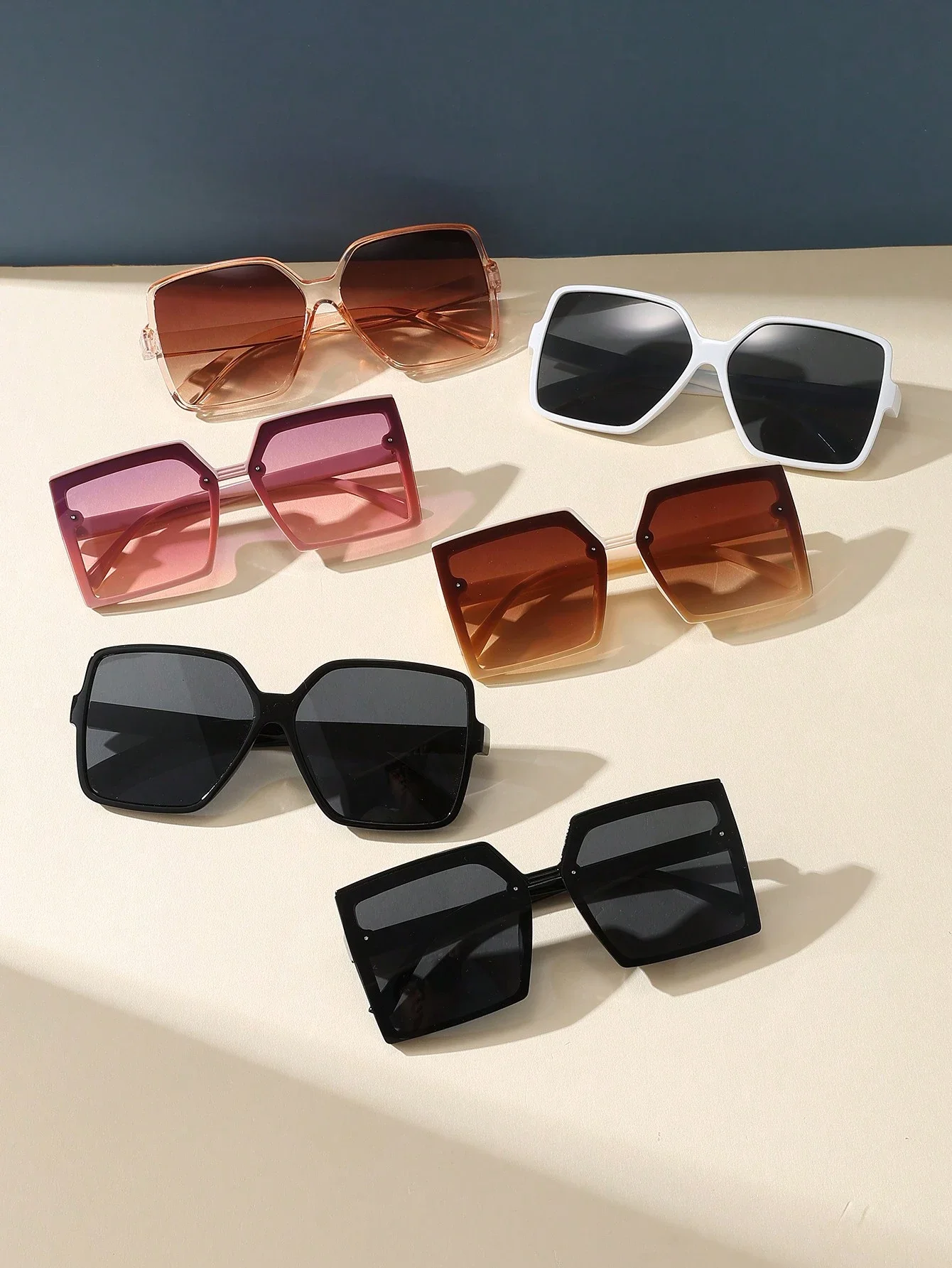 

6 шт. женских модных солнцезащитных очков в пластиковой квадратной оправе, пляжные аксессуары