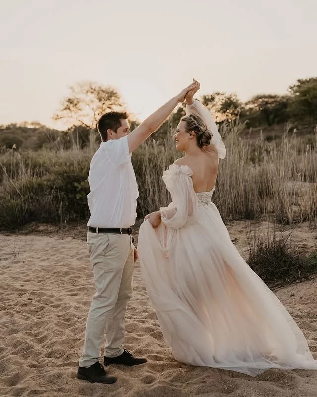 Weißes schulterfreies Abendkleid, sexy rückenfrei, Tüll, Rüschen, lange Ärmel, Abendkleider, bodenlanges Hochzeitskleid