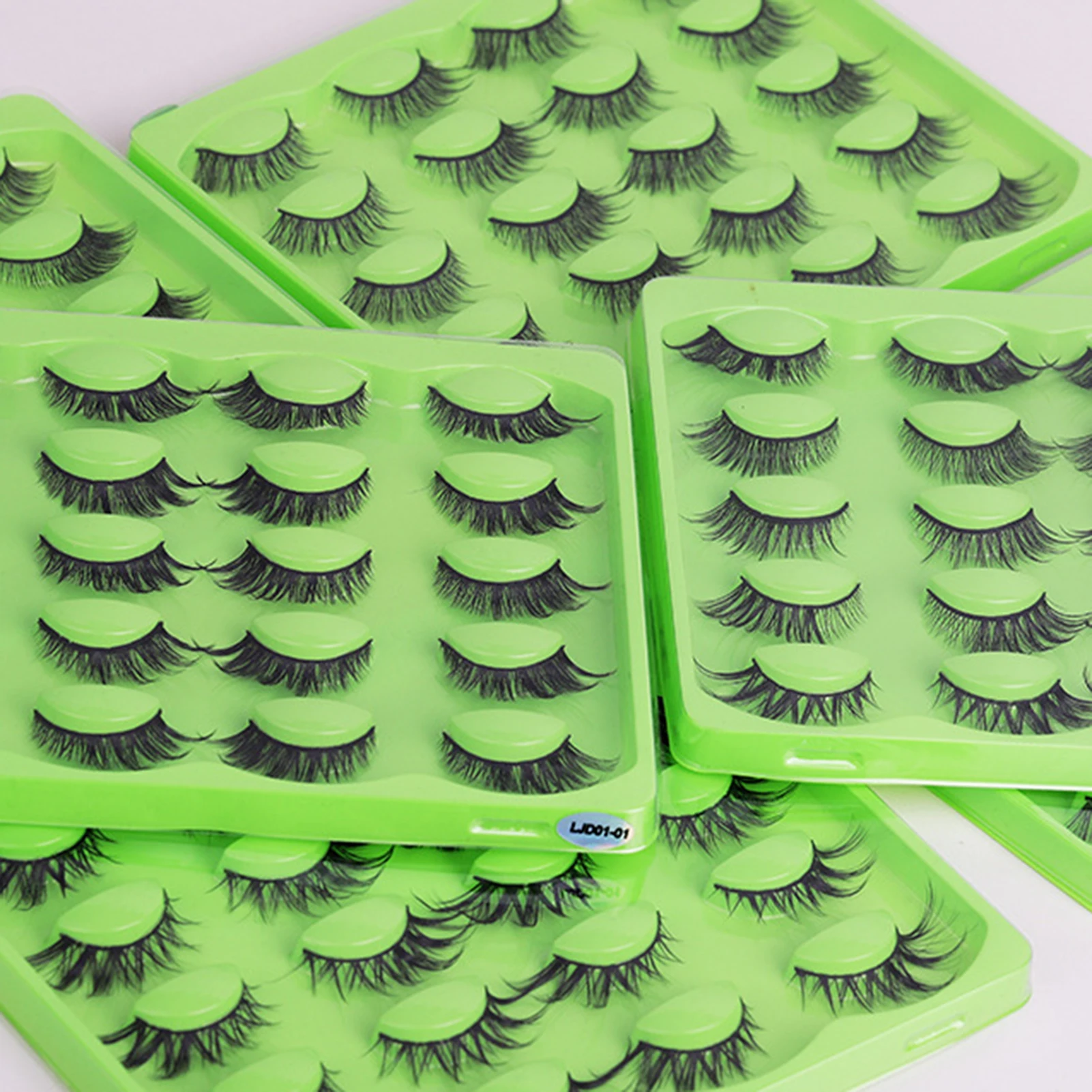 フォックススタイルつけまつげ ブラック 太くカールしたつけまつげ ソフトな漫画風つけまつげ デイリーメイクやステージメイク用