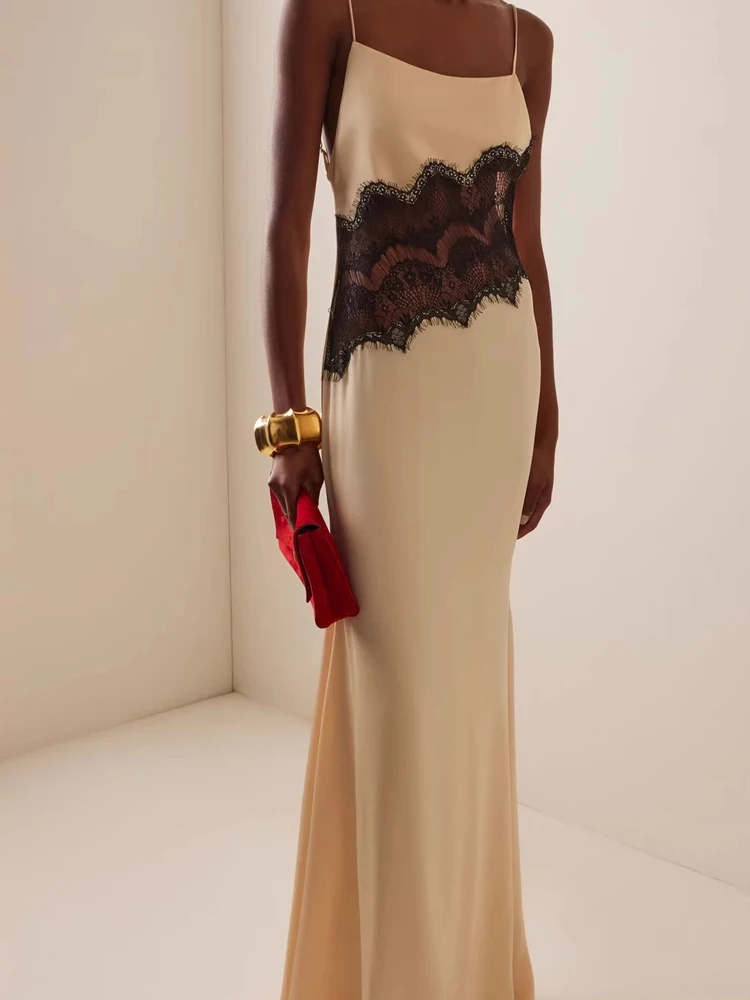 เดรสสายเดี่ยวเปิดไหล่ทรงเข้ารูป ผ้าซาตินยาว แต่งลูกไม้ ดีไซน์เรียบหรู สำหรับงานเลี้ยงตอนเย็น