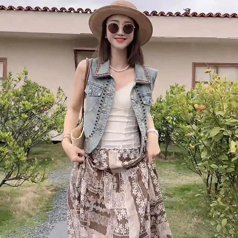 

Korean Embroidery Denim Vest Jacket Women SpringSummer New Sleeveless Short Elegant Cowboy Coat Female Casual Waistcoat Lady Top