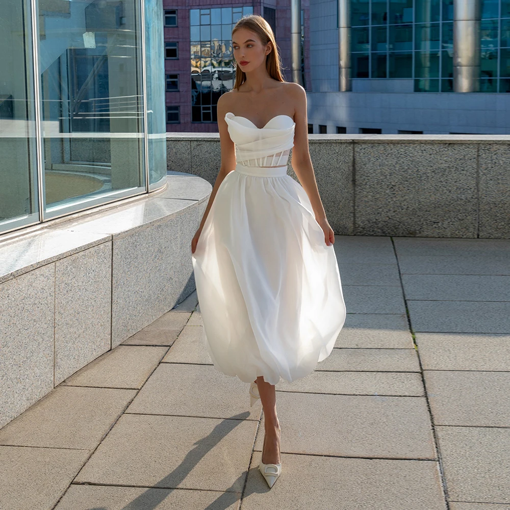 

Customized Simple Sleeveless Wedding Dresses for Women White Strapless A-Line Bridal Growns Mid-Calf Ruffles De Novia Backless