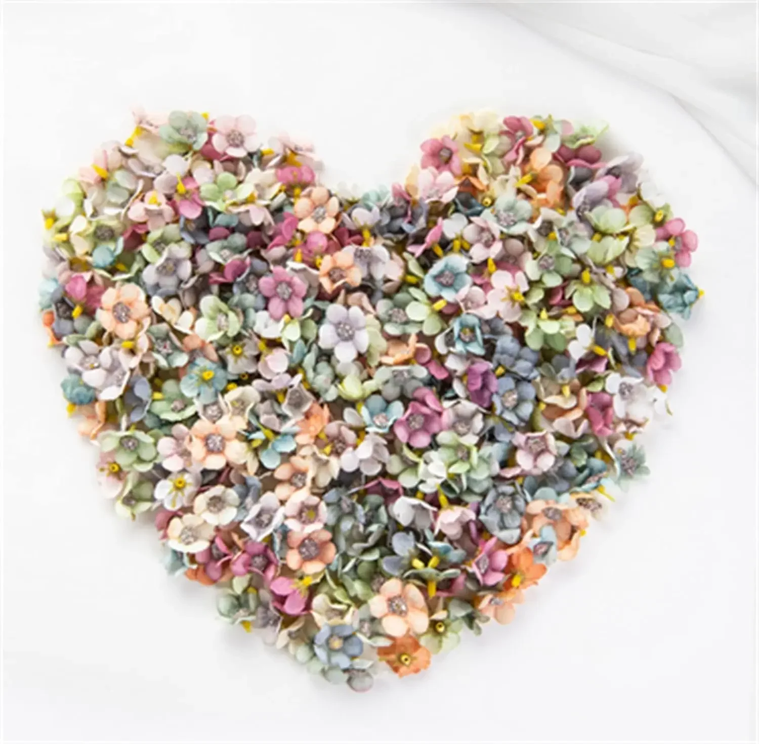 100pcs 2CM Artificial Flower Heads Artificial Craft Flowers Small Mini Daisy Flower Heads Wedding Crown Wreath Accessories Decor