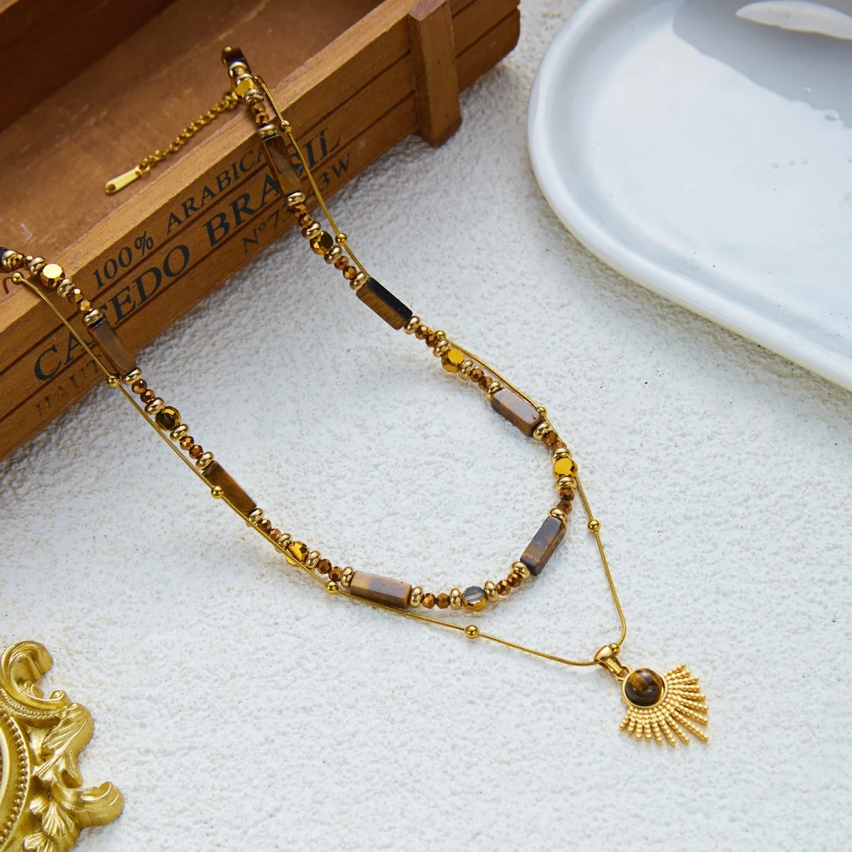 Vintage Maillard Halskette mit natürlichen Tigeraugen-Perlen, Sonnen- und ovalen Anhängern, für Damen und Herren, im ethnischen Stil, mit Blumen- und Kristallmotiven, lange Choker-Kette. – Detail 26