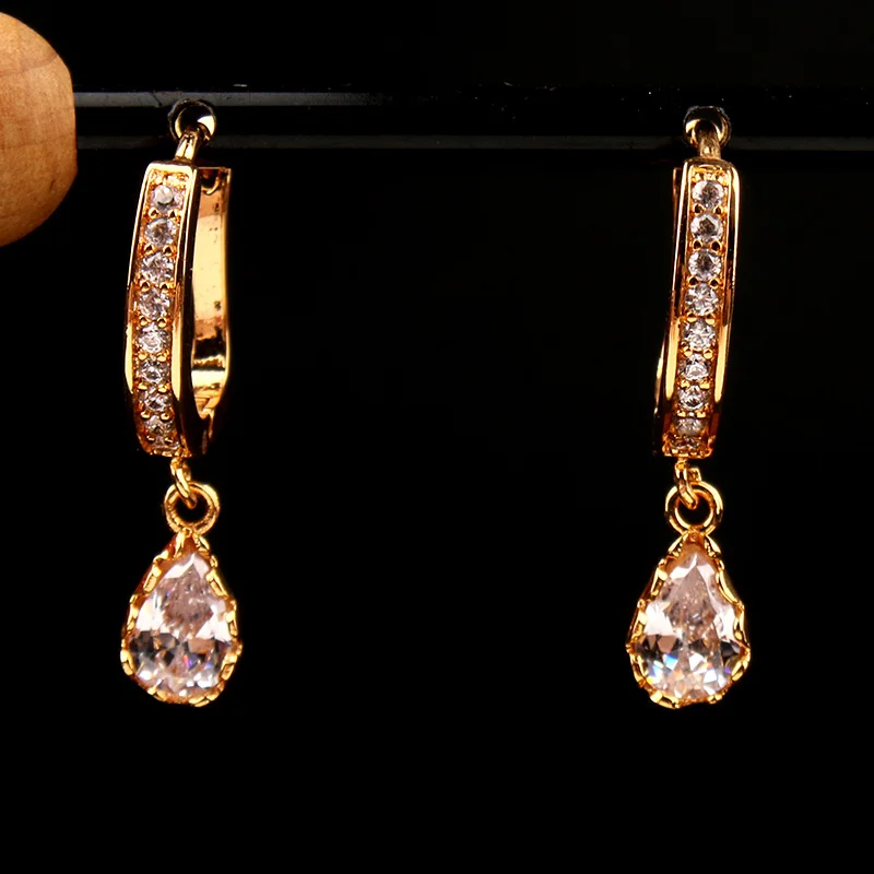 Pendientes colgantes de oro Chapado en cobre para niñas, pendientes de gota de agua con diamantes de imitación, hebilla para la oreja, pendientes de Piedra Natural, accesorios para mujeres