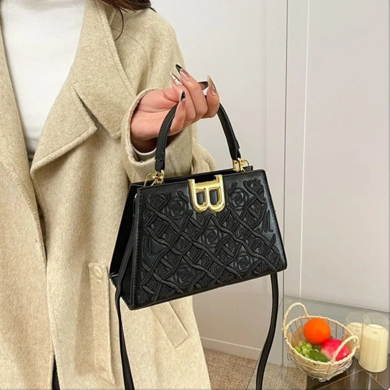 

Elegant Vintage Designer Diaper Bags For Women Classic Leather Handbag Minimalist Large Capacity Luxury Fashionable