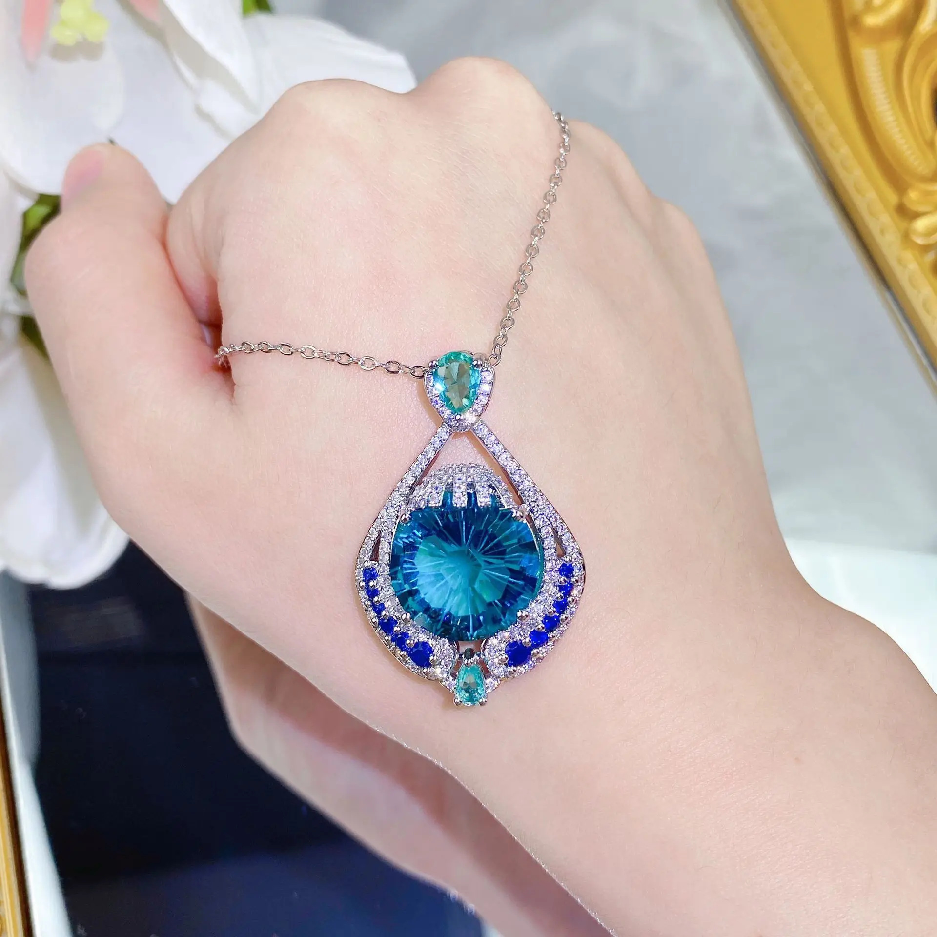 Live stream bright smoke cut large carat London blue treasure necklace, European and American high-end Paraiba color pendant