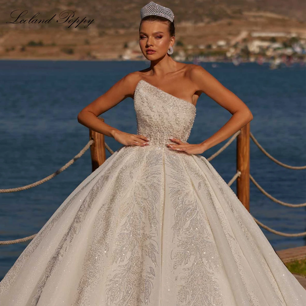 Lceland Poppy Customized Ball Gown Wedding Dresses Sleeveless Shiny Lace Beaded Bridal Gowns with Court Train