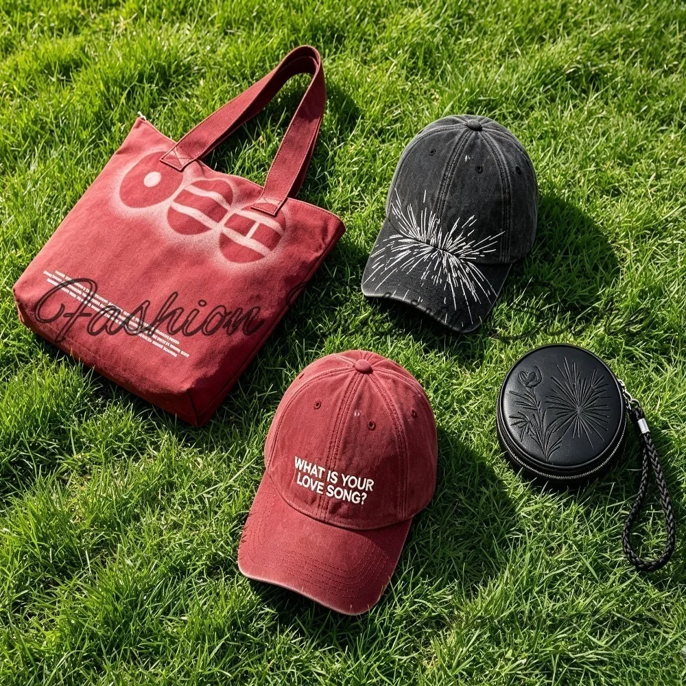 Image of ARIRANG Rot-Schwarze Baseballkappe mit Aufdruck und Stickerei, Rote Multifunktionale Canvas-Sprühfarben-Tragetasche, Lässiger Stil Schultertasche