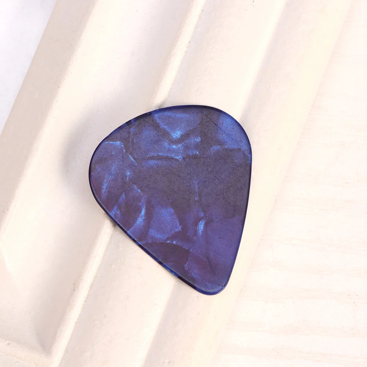

5Pcs Guitar Pick Celluloid Flexible Durable Nylon String Acoustic Bass Ukulele Professional Plectrum Guitar Pick