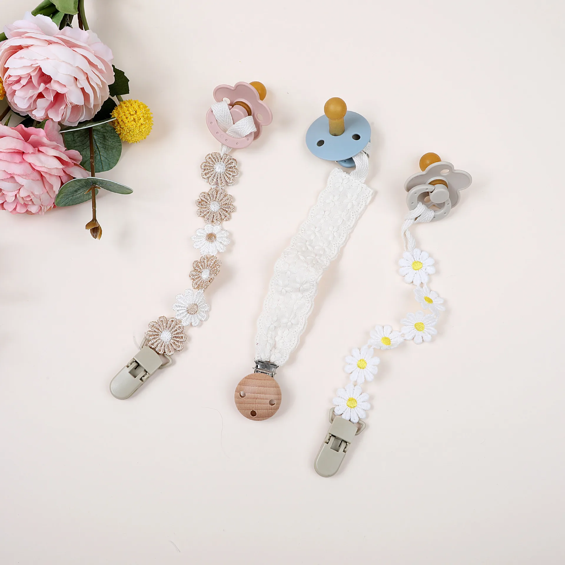 Lace Embroidered Newborn Beech Wood Pacifier Clip Rope Nipple Chain For Baby Daisy Flower Dummy Nipple Holder for Teething Toys