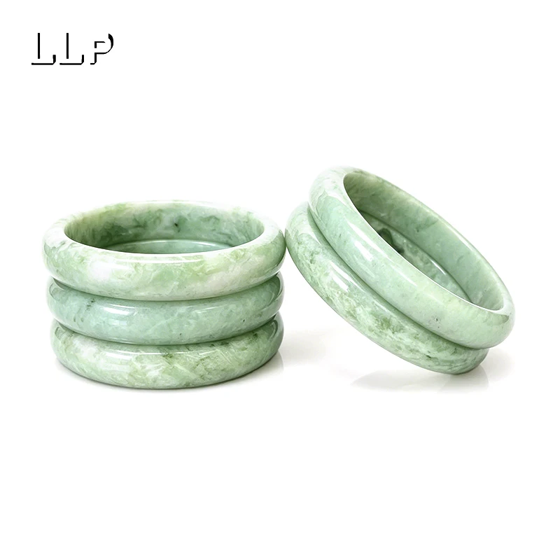 Natürliches grünes Jade-Armband, traditioneller chinesischer Alltagsschmuck mit einem eisigen Hauch und einem glückverheißenden Charme. – Detail 7