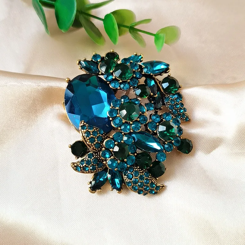 SKEDS Luxury Exquisite Women Girls Full Crystal Flower Brooches Badges Gorgeous Rhinestone High Quality Lady Pins Corsages