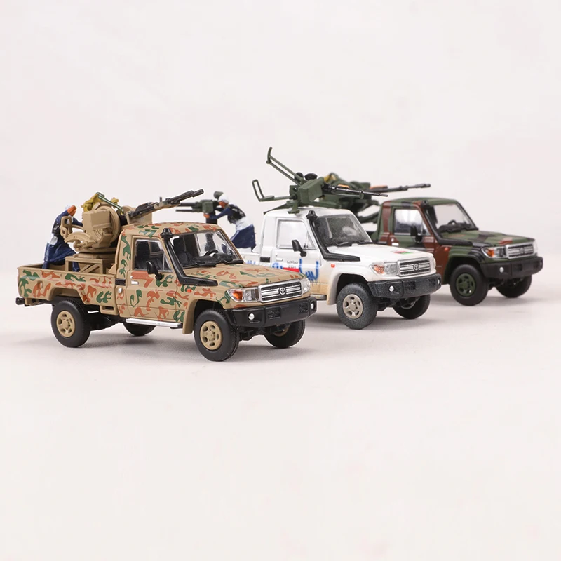 RM 1:64 LC79 War Pickup Diecast Alloy Model Car