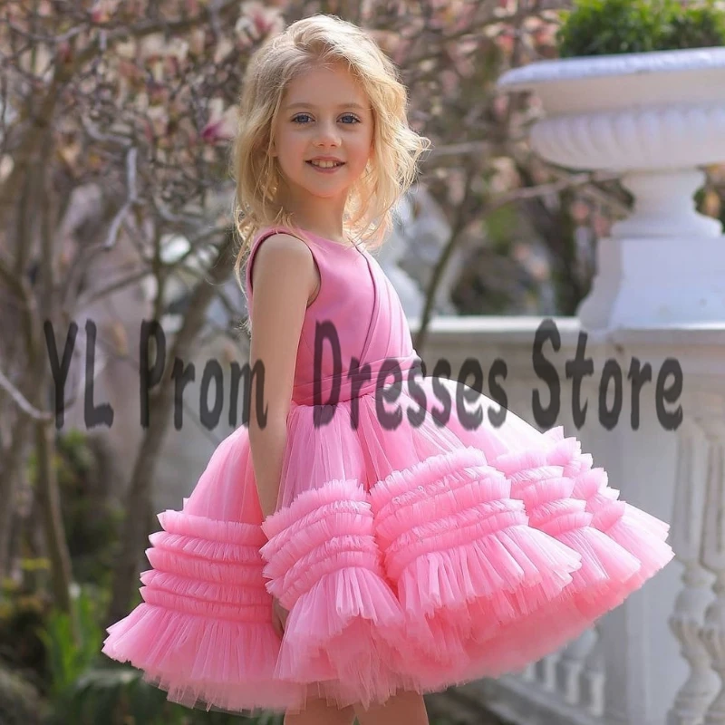 Yl Eenvoudige V-hals Mouwloze Bloem Meisje Jurken Mini Puffy Tiered Tulle A-lijn Kids Kleding Korte Rose Rood Roze Avondjurken