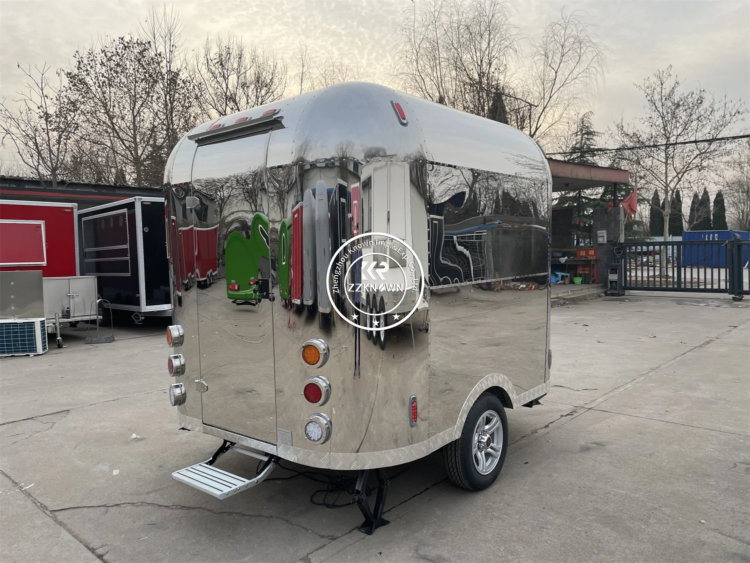 USA 9,8 Fuß Lebensmittelverkaufswagen, Catering-Anhänger, voll ausgestatteter mobiler Eiswagen, gekühlter Kaffee-Food-Anhänger