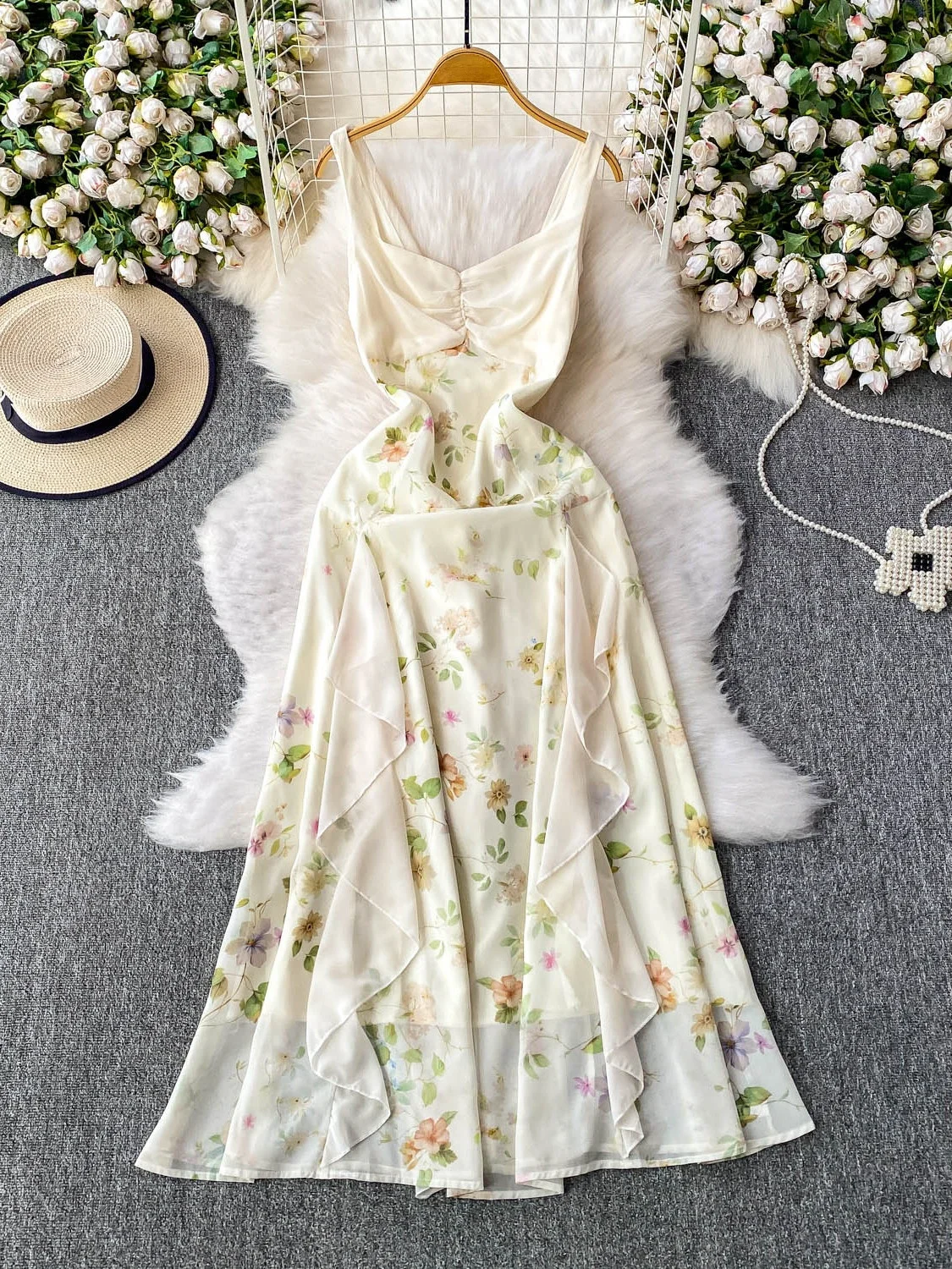 กระโปรงชีฟองลายดอกไม้ทรงเอวเข้ารูป ผูกโบว์ สายไขว้ คอวี สำหรับผู้หญิง รุ่น Summer Pure Desire Splice พร้อมกระโปรงบานใหญ่และลายดอกบัว