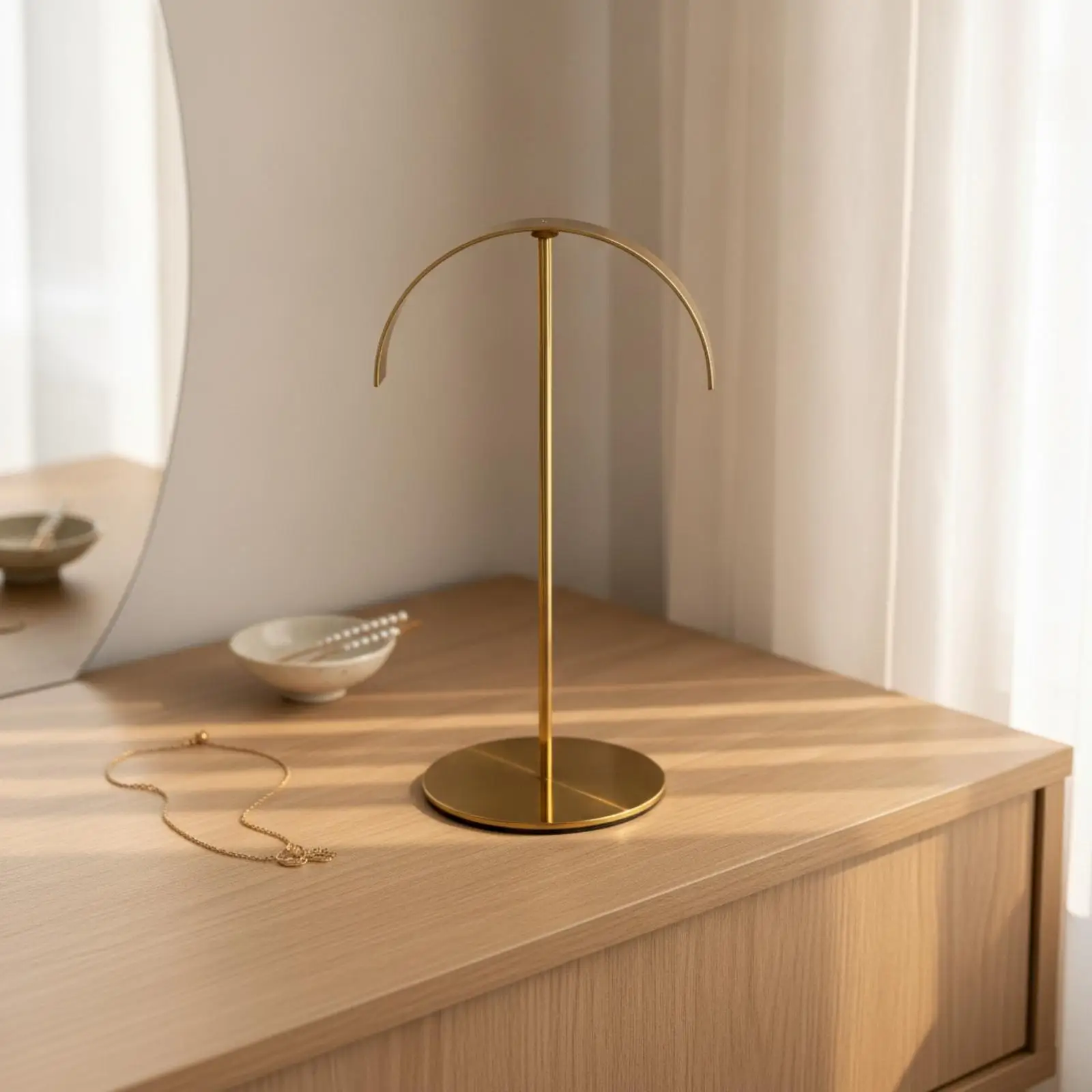 Curved-Shaped Headband Display Stand Sturdy Curved Headband Organizer with Round Base areaSaving Countertop Hair Accessory