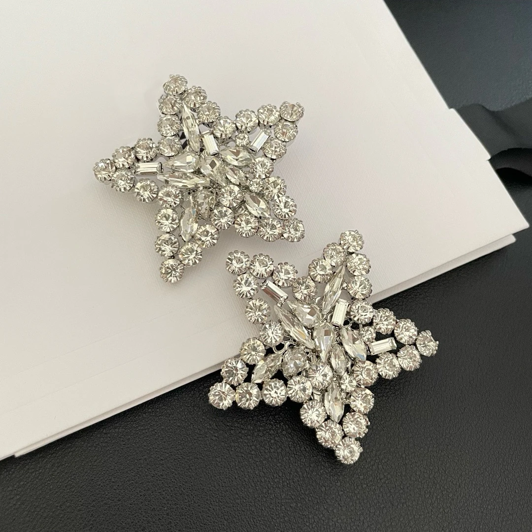 Light luxury, high-end sense, fashionable and exaggerated temperament, pentagonal star crystal ear clip